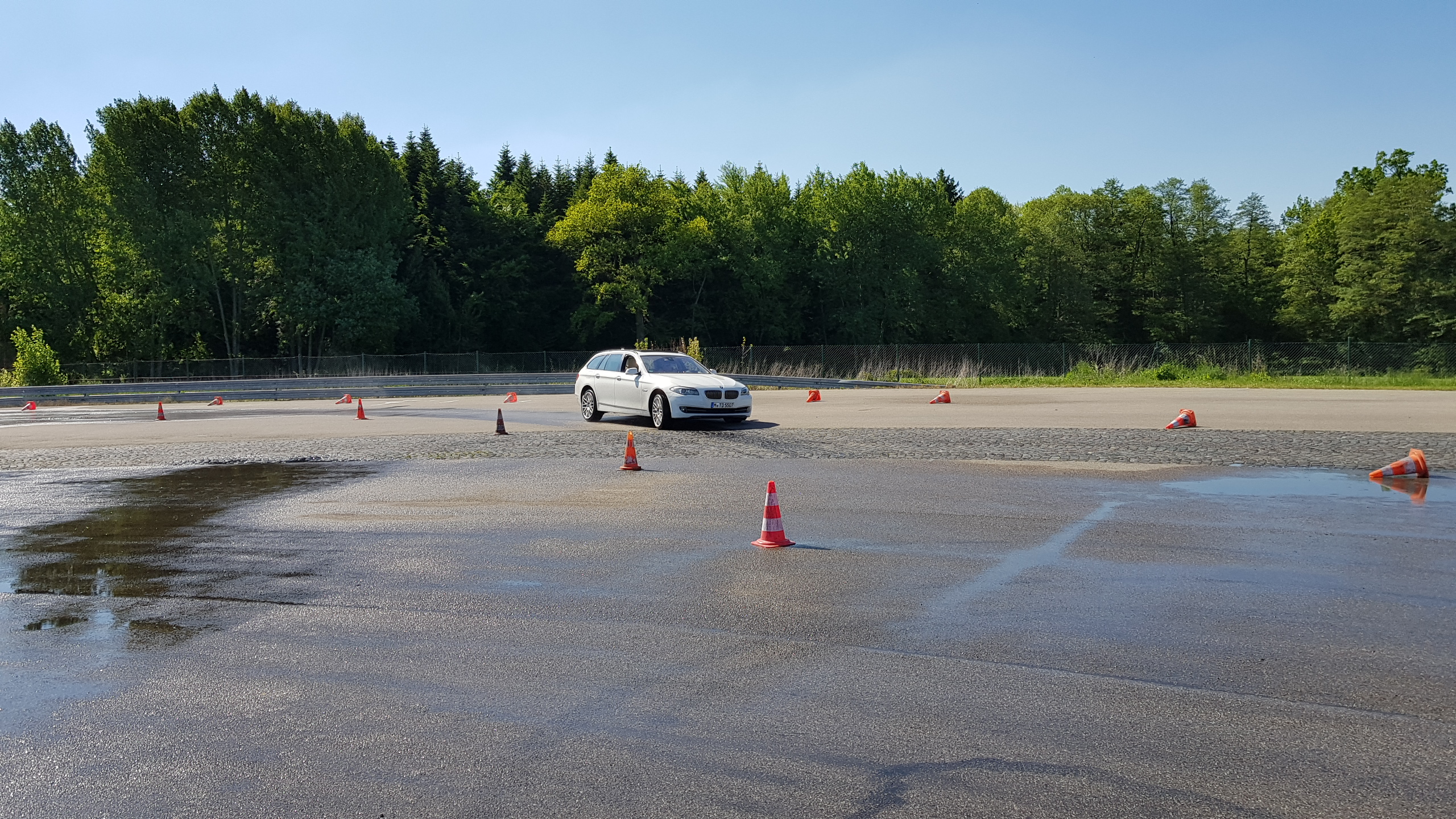 Fahrsicherheitstraining München BMW 5er.jpg